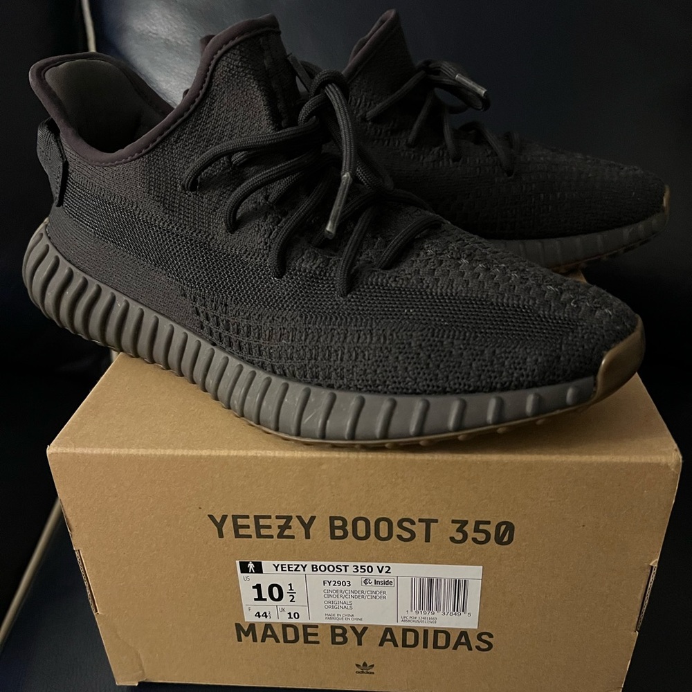 Yeezy Boost 350 mens sneakers size 10.5 authentic